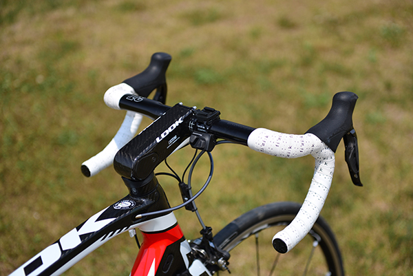 LOOK695のポジション調整: ロードバイクと一眼レフ